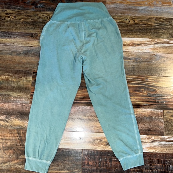 Old Navy Maternity Joggers - Picture 4 of 5